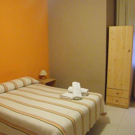 Pension Corona Zaragoza Buitenkant foto