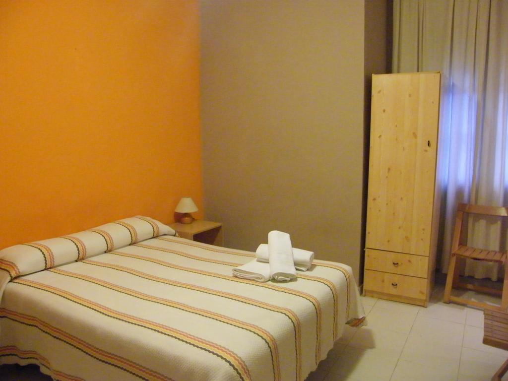 Pension Corona Zaragoza Buitenkant foto